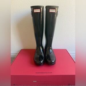Hunter Gloss Black Tall Rain Boots- Size 8